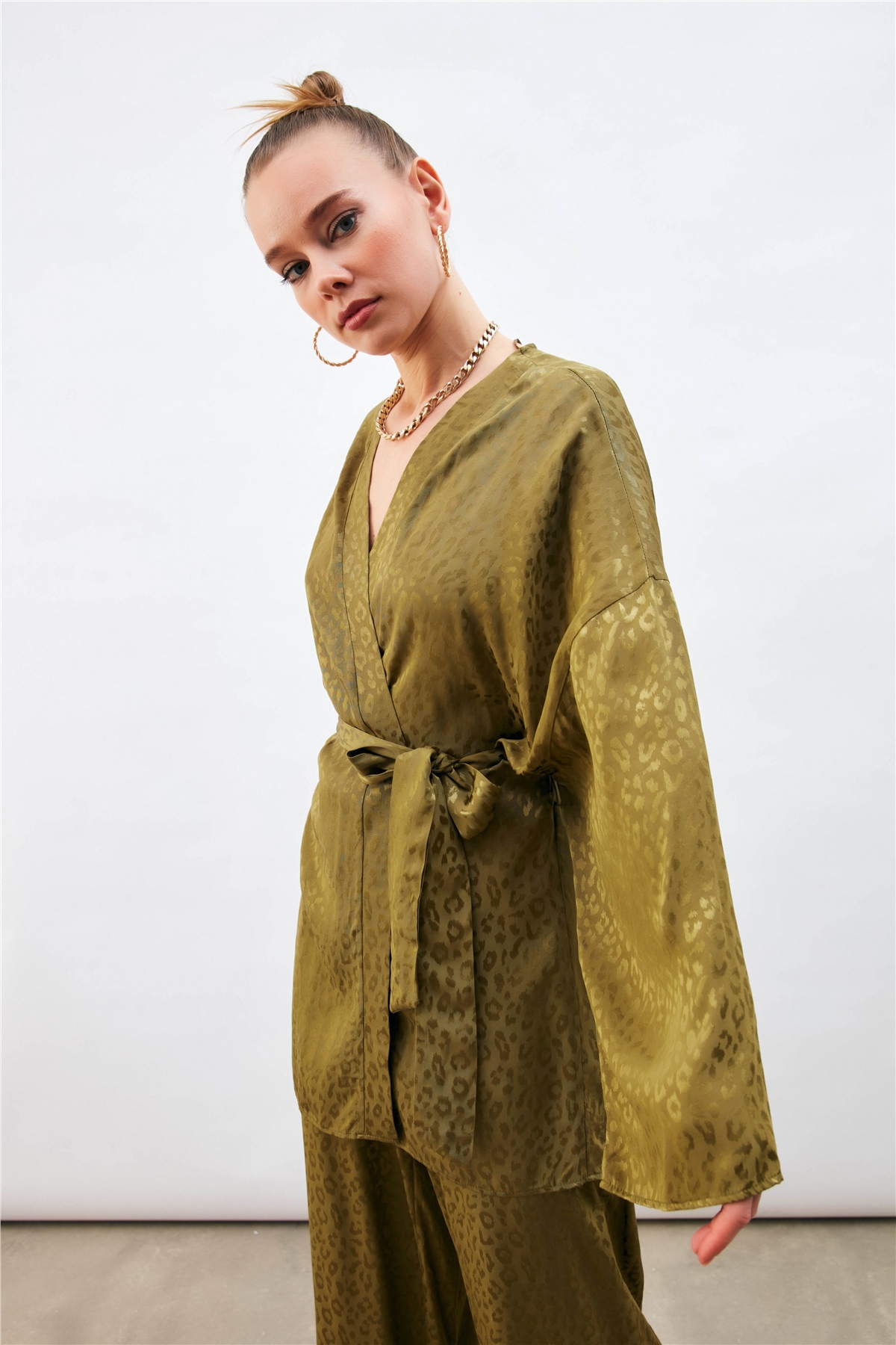 Saten Leopar Jakarlı Kimono - HAKİ. 2