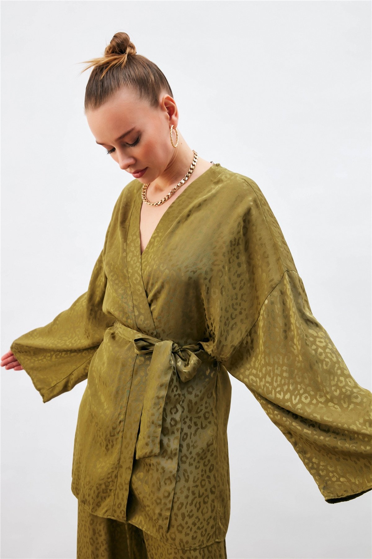 Saten Leopar Jakarlı Kimono - HAKİ. 3