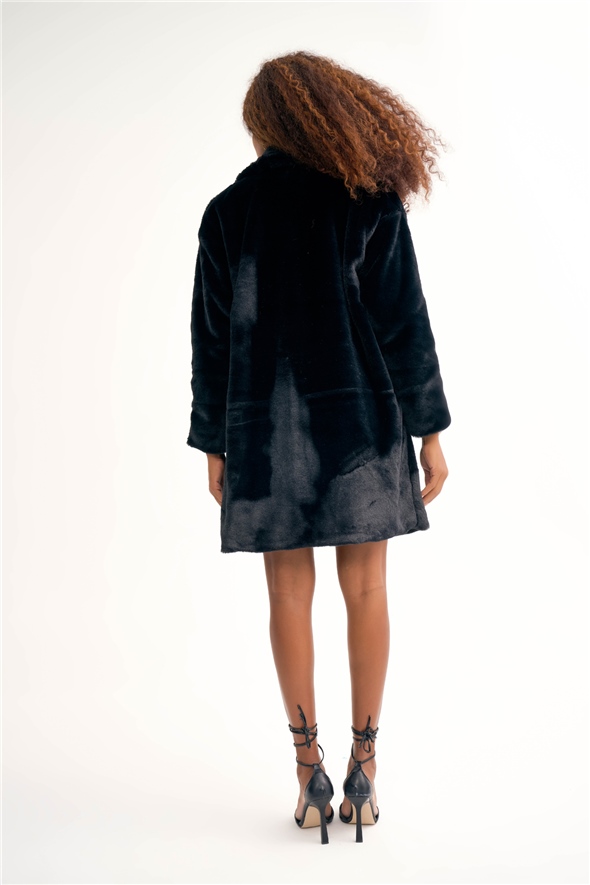 Pocket detailed plush coat - BLACK