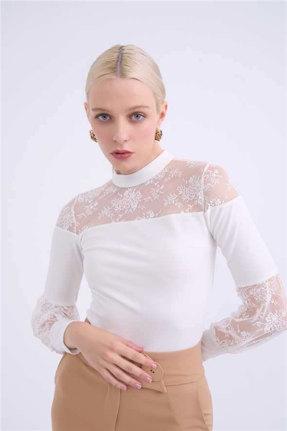 High neck lace blouse - ECRU