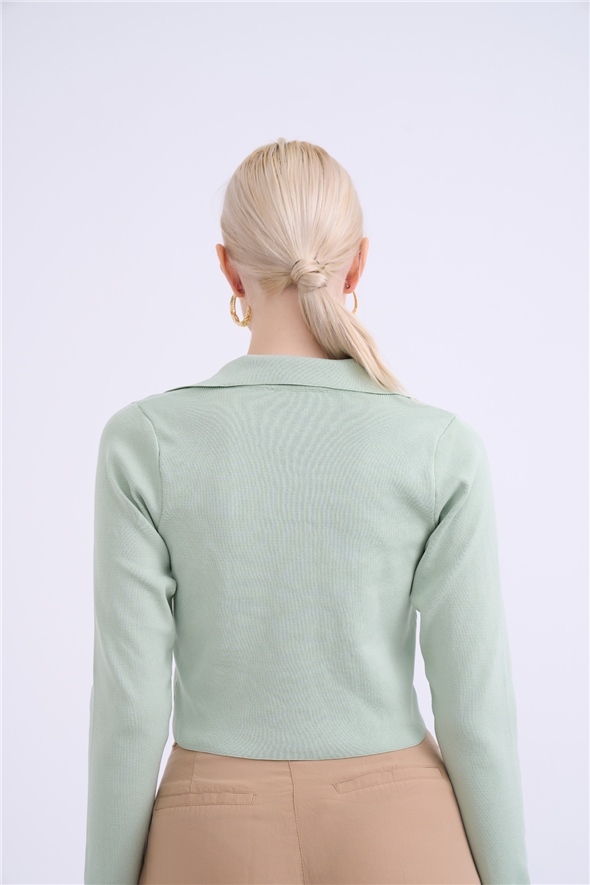 Knitwear crop with button detail - GREEN ALMOND