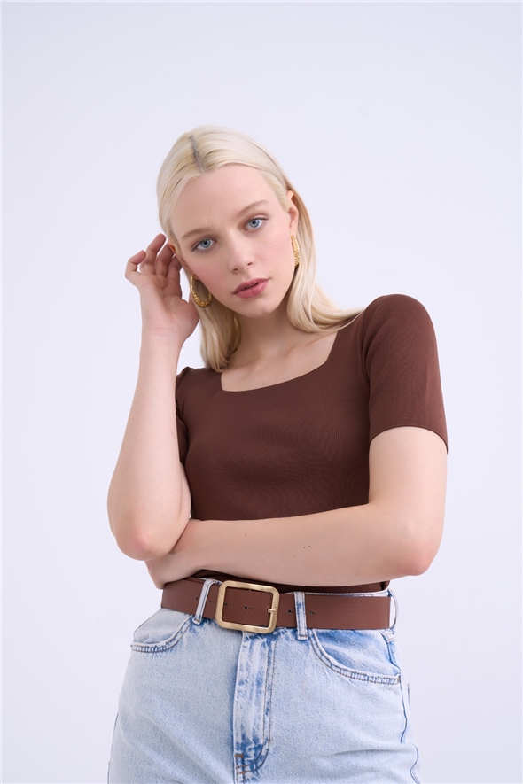Square neck knit blouse - BROWN