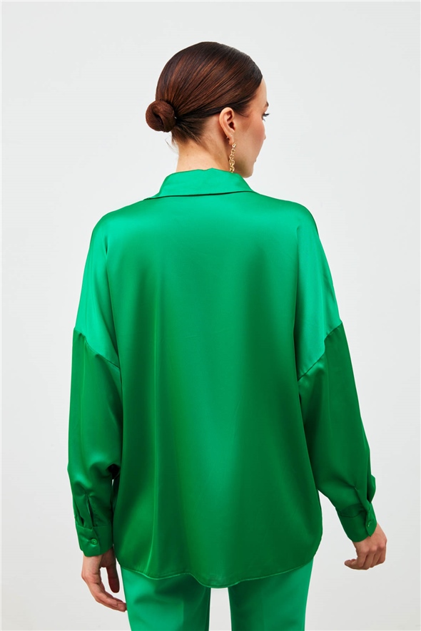 Satin Shirt with Chain Accessory on the Cuffs - GREEN