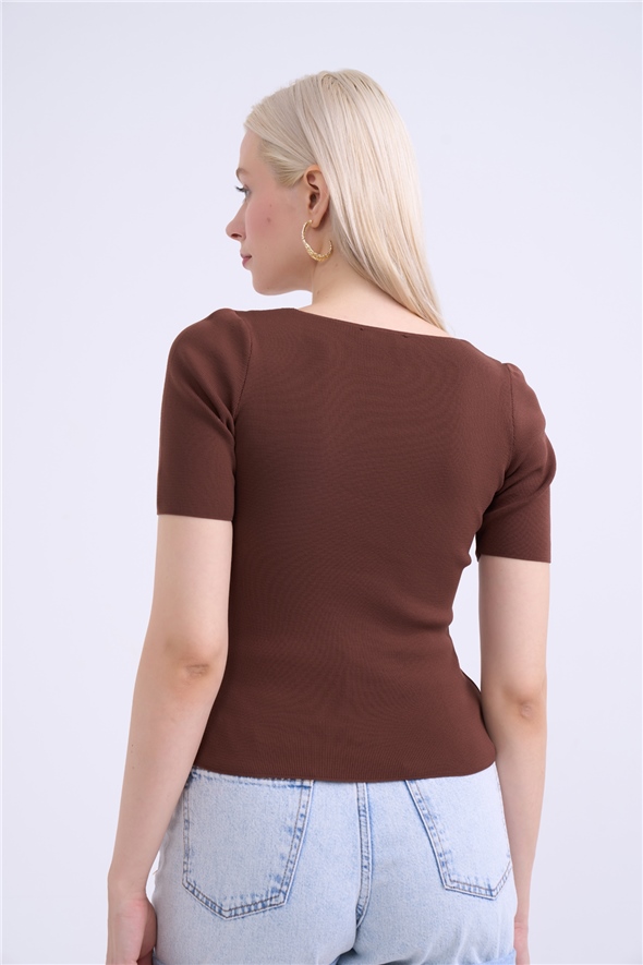 Square neck knit blouse - BROWN