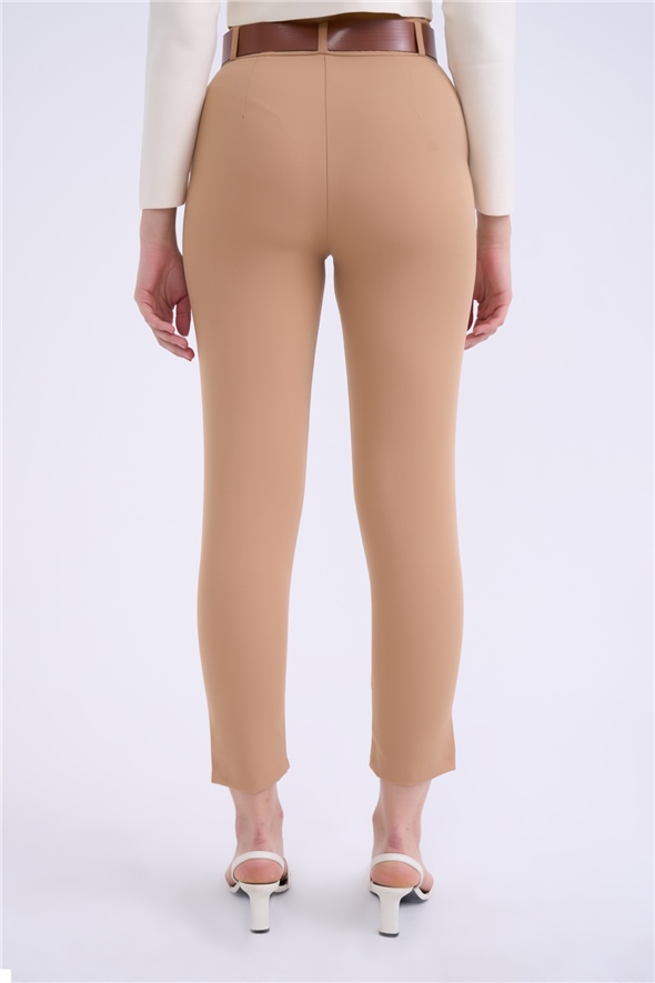 Classic trousers with belt - CAMEL