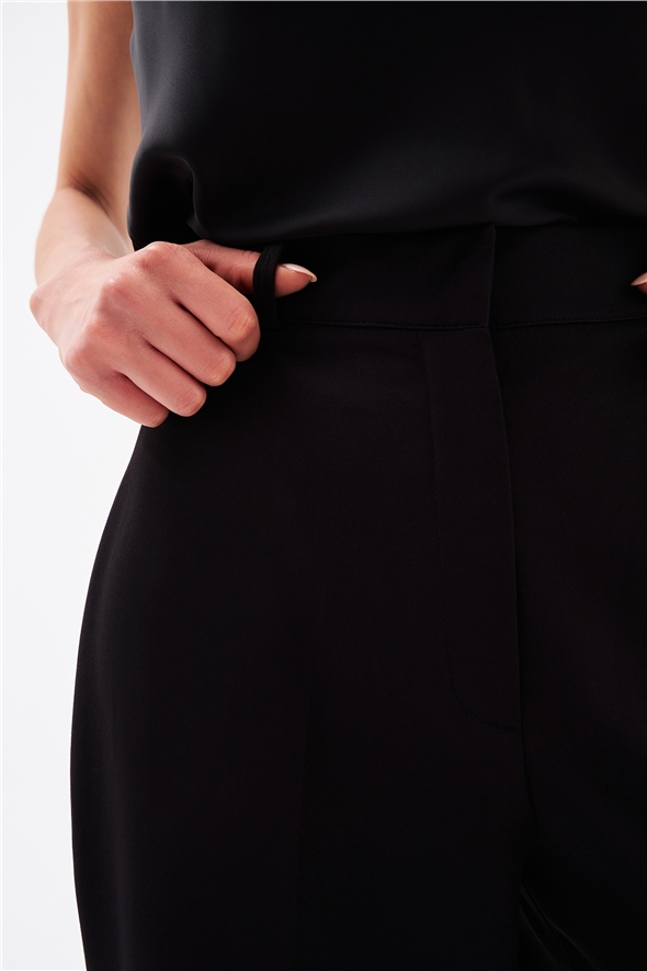 Side Slit Detailed Loose Trousers - BLACK